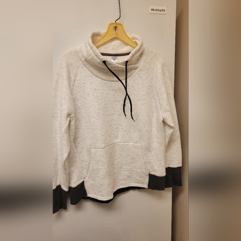 La Verde Cream and Brown Sweater